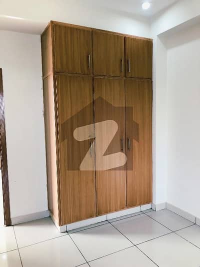 لکسس مال اینڈ ریزیڈینسی گلبرگ گرینز ۔ بلاک بی,گلبرگ گرینز,گلبرگ,اسلام آباد میں 1 کمرے کا 3 مرلہ فلیٹ 44.0 ہزار میں کرایہ پر دستیاب ہے۔