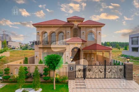 ڈی ایچ اے فیز 6 ڈیفنس (ڈی ایچ اے),لاہور میں 5 کمروں کا 1 کنال مکان 11.5 کروڑ میں برائے فروخت۔