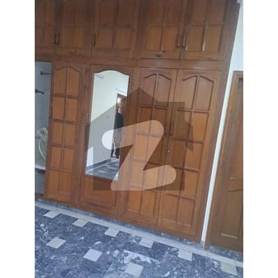 آئی ۔ 8/2 آئی ۔ 8,اسلام آباد میں 4 کمروں کا 1 کنال مکان 3.7 لاکھ میں کرایہ پر دستیاب ہے۔