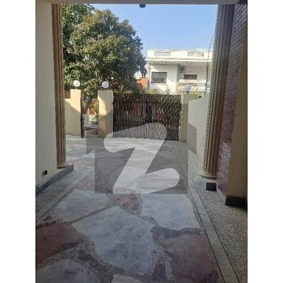 آئی ۔ 8/3 آئی ۔ 8,اسلام آباد میں 6 کمروں کا 14 مرلہ مکان 3.0 لاکھ میں کرایہ پر دستیاب ہے۔