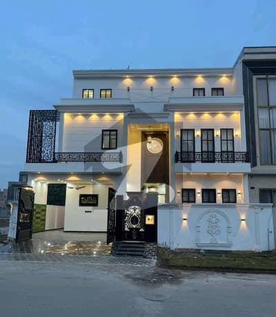 سٹی ہاؤسنگ سوسائٹی گوجرانوالہ میں 6 کمروں کا 12 مرلہ مکان 4.85 کروڑ میں برائے فروخت۔