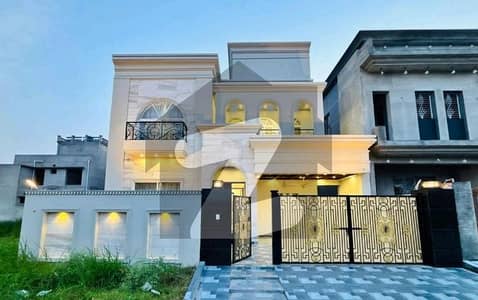 سٹی ہاؤسنگ سوسائٹی گوجرانوالہ میں 5 کمروں کا 10 مرلہ مکان 4.5 کروڑ میں برائے فروخت۔