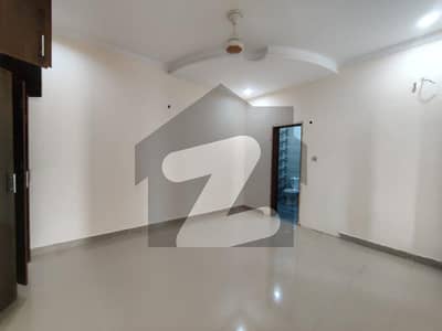 خیابان امین - بلاک ایم خیابانِ امین,لاہور میں 4 کمروں کا 10 مرلہ مکان 2.4 کروڑ میں برائے فروخت۔