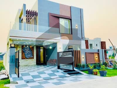 10 MARLA BEAUTIFUL HOUSE FOR SALE IN DHA PHASE 4 KK BLOCK.
