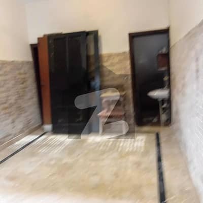 زمان کالونی لاہور میں 3 کمروں کا 6 مرلہ مکان 1.25 لاکھ میں کرایہ پر دستیاب ہے۔