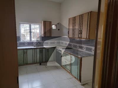 KANAL UPPER PORTION 4BEDROOM 2 KITCHEN 3CAR PARKING