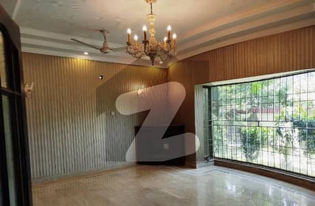 ڈی ایچ اے فیز 3 ڈیفنس (ڈی ایچ اے),لاہور میں 5 کمروں کا 1 کنال مکان 2.35 لاکھ میں کرایہ پر دستیاب ہے۔