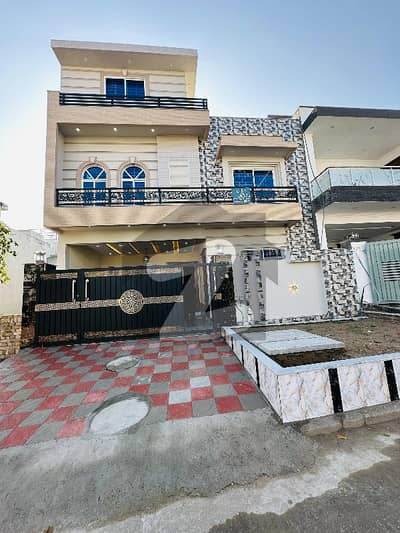 جناح گارڈنز فیز 1 جناح گارڈنز,ایف ای سی ایچ ایس,اسلام آباد میں 6 کمروں کا 7 مرلہ مکان 3.5 کروڑ میں برائے فروخت۔