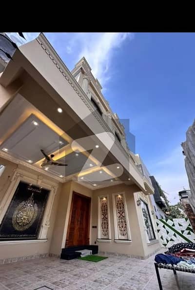 پارک ویو ۔ بلاک سی ڈی ایچ اے فیز 8 سابقہ ​​پارک ویو,ڈی ایچ اے فیز 8,ڈی ایچ اے ڈیفینس,لاہور میں 4 کمروں کا 10 مرلہ مکان 1.3 لاکھ میں کرایہ پر دستیاب ہے۔