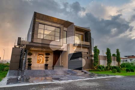 ڈی ایچ اے فیز 8 - بلاک ڈبلیو فیز 8,ڈیفنس (ڈی ایچ اے),لاہور میں 5 کمروں کا 1 کنال مکان 13.5 کروڑ میں برائے فروخت۔