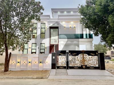 سٹی ہاؤسنگ سوسائٹی گوجرانوالہ میں 6 کمروں کا 10 مرلہ مکان 3.25 کروڑ میں برائے فروخت۔