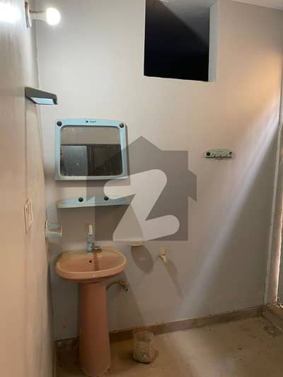 ملیر کراچی میں 3 کمروں کا 5 مرلہ فلیٹ 25.0 ہزار میں کرایہ پر دستیاب ہے۔