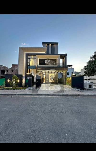 **10 Marla Luxury House For Sale In Park View City, Lahore. **
