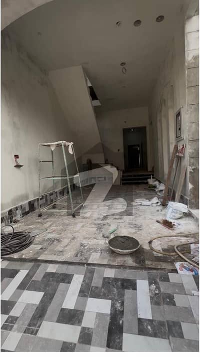 حسن ولاز فیصل آباد میں 5 کمروں کا 8 مرلہ مکان 1.4 لاکھ میں کرایہ پر دستیاب ہے۔