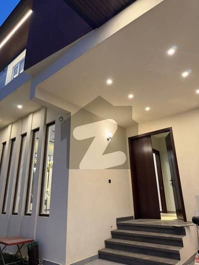 ڈی ایچ اے فیز 8 ڈی ایچ اے ڈیفینس,کراچی میں 5 کمروں کا 1 کنال مکان 22.5 کروڑ میں برائے فروخت۔