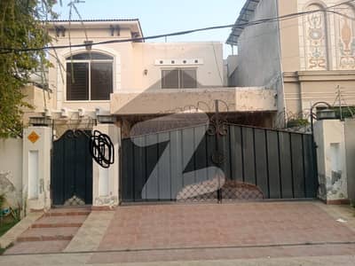 Premium 18 Marla House Is Available For sale In Lahore