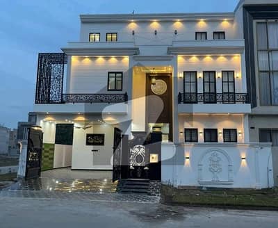 سٹی ہاؤسنگ سوسائٹی گوجرانوالہ میں 6 کمروں کا 12 مرلہ مکان 4.85 کروڑ میں برائے فروخت۔