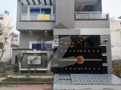 ایڈن بولیوارڈ ہاؤسنگ سکیم کالج روڈ,لاہور میں 5 کمروں کا 5 مرلہ مکان 2.4 کروڑ میں برائے فروخت۔