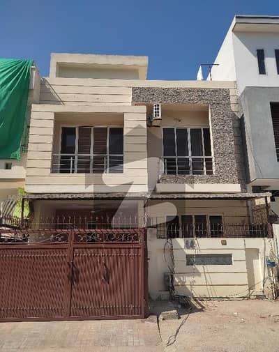 25x40 Beautiful House For Rent In G13