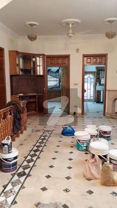 سیٹیلائیٹ ٹاؤن - بلاک اے سیٹیلائیٹ ٹاؤن,راولپنڈی میں 6 کمروں کا 14 مرلہ عمارت 14.0 کروڑ میں برائے فروخت۔