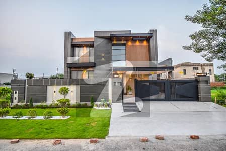 1 KANAL MODERN DESIGNER HOUSE FOR RENT NEAR TO PARK