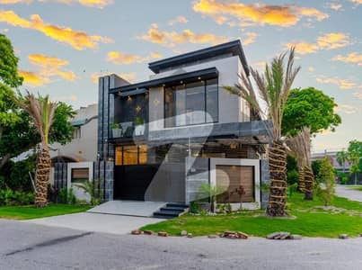 ڈی ایچ اے فیز 8 سابقہ ایئر ایوینیو ڈی ایچ اے فیز 8,ڈی ایچ اے ڈیفینس,لاہور میں 4 کمروں کا 10 مرلہ مکان 4.25 کروڑ میں برائے فروخت۔