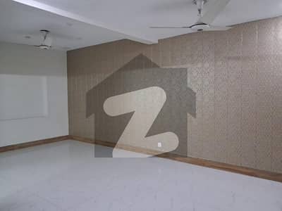 ایڈن ایوینیو ایڈن,لاہور میں 3 کمروں کا 10 مرلہ مکان 3.15 کروڑ میں برائے فروخت۔