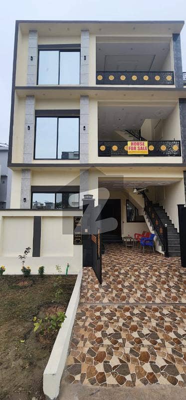 پارک ویو سٹی لاہور میں 3 کمروں کا 3 مرلہ مکان 1.25 کروڑ میں برائے فروخت۔