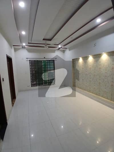 نواب ٹاؤن لاہور میں 3 کمروں کا 10 مرلہ بالائی پورشن 65.0 ہزار میں کرایہ پر دستیاب ہے۔