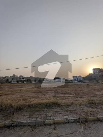 DHA PHASE 5 , Sector F , Street 49