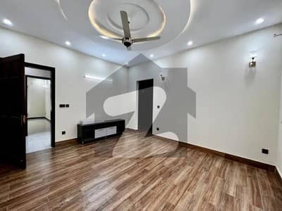 لیک سٹی میڈوز لاہور میں 3 کمروں کا 1 کنال بالائی پورشن 1.2 لاکھ میں کرایہ پر دستیاب ہے۔ لیک سٹی میڈوز لاہور میں 3 کمروں کا 1 کنال بالائی پورشن 1.2 لاکھ میں کرایہ پر دستیاب ہے۔