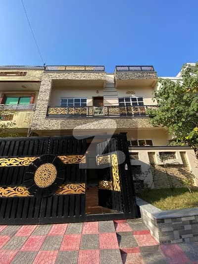 جی ۔ 13 اسلام آباد میں 4 کمروں کا 4 مرلہ مکان 4.1 کروڑ میں برائے فروخت۔