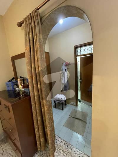 گلشن اقبال - بلاک 13-ڈی2 گلشنِ اقبال,گلشنِ اقبال ٹاؤن,کراچی میں 8 کمروں کا 16 مرلہ مکان 7.5 کروڑ میں برائے فروخت۔