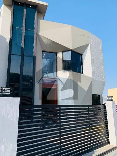 بحریہ ٹاؤن فیز 8 بحریہ ٹاؤن راولپنڈی,راولپنڈی میں 5 کمروں کا 10 مرلہ مکان 4.5 کروڑ میں برائے فروخت۔ بحریہ ٹاؤن فیز 8 بحریہ ٹاؤن راولپنڈی,راولپنڈی میں 5 کمروں کا 10 مرلہ مکان 4.5 کروڑ میں برائے فروخت۔