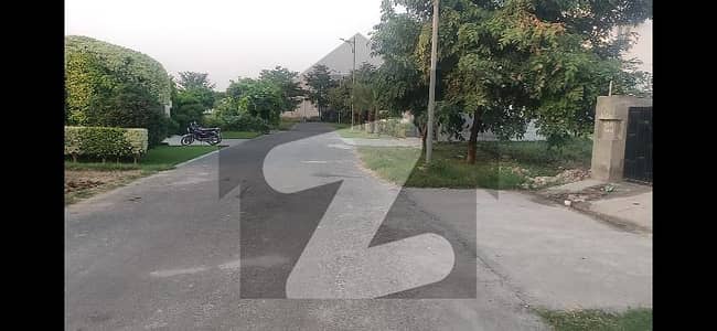 1 Kanal Pair Plot Near To Golf Club Raya M Block For Sale