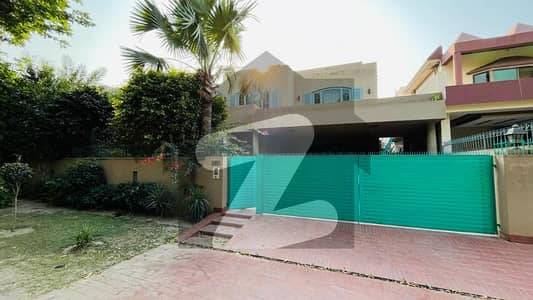 ONE KANAL BEAUTIFULL HOUSE AVALIABLE FOR RENT IN DHA DEFANCE PHASE 4