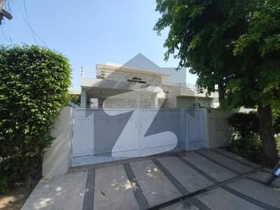 ڈی ایچ اے فیز 2 ڈیفنس (ڈی ایچ اے),لاہور میں 5 کمروں کا 1 کنال مکان 2.5 لاکھ میں کرایہ پر دستیاب ہے۔