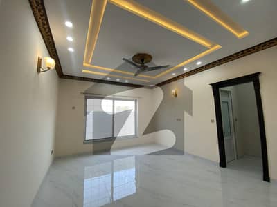 جی ۔ 13 اسلام آباد میں 7 کمروں کا 1 کنال مکان 16.0 کروڑ میں برائے فروخت۔