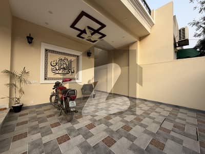 لیک سٹی میڈوز لاہور میں 5 کمروں کا 10 مرلہ مکان 4.35 کروڑ میں برائے فروخت۔