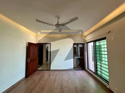 12 MARLA BRAND NEW 4 BED FLAT AVAILABLE FOR RENT WITH GAS IN ASKARI 10