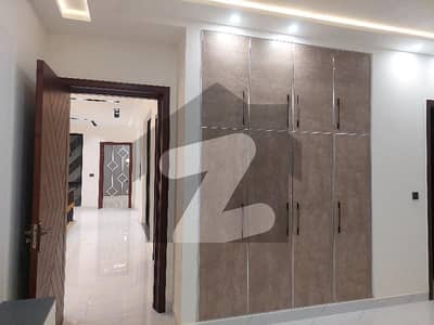 غالب سٹی فیصل آباد میں 3 کمروں کا 2 مرلہ مکان 46.0 ہزار میں کرایہ پر دستیاب ہے۔