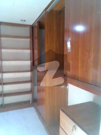 ڈی ایچ اے فیز 4 ڈی ایچ اے ڈیفینس,کراچی میں 8 کمروں کا 1 کنال مکان 5.0 لاکھ میں کرایہ پر دستیاب ہے۔