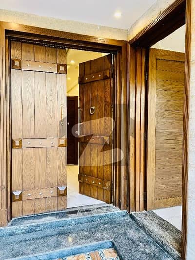 بحریہ گرینز۔ اوورسیز انکلیو - سیکٹر 5 بحریہ گرینز۔ اوورسیز انکلیو,بحریہ ٹاؤن فیز 8,بحریہ ٹاؤن راولپنڈی,راولپنڈی میں 5 کمروں کا 11 مرلہ مکان 4.5 کروڑ میں برائے فروخت۔