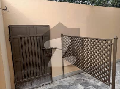 کینٹ پشاور میں 5 کمروں کا 3 مرلہ مکان 2.2 کروڑ میں برائے فروخت۔