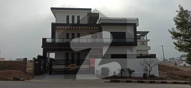 یونیورسٹی ٹاؤن ۔ بلاک ای یونیورسٹی ٹاؤن,اسلام آباد میں 8 کمروں کا 1 کنال مکان 6.5 کروڑ میں برائے فروخت۔