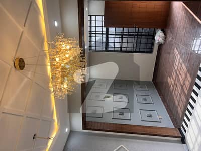 نشیمنِ اقبال فیز 2 نشیمنِ اقبال,لاہور میں 5 کمروں کا 5 مرلہ مکان 1.95 کروڑ میں برائے فروخت۔