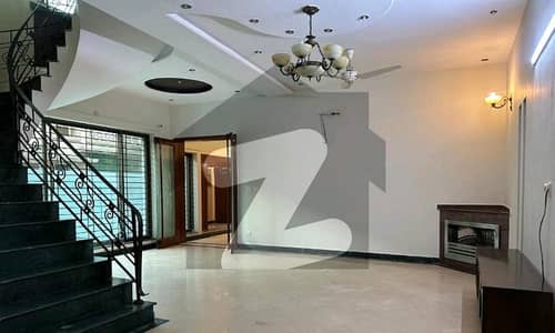 گلبرگ لاہور میں 8 کمروں کا 4 کنال مکان 45.0 کروڑ میں برائے فروخت۔