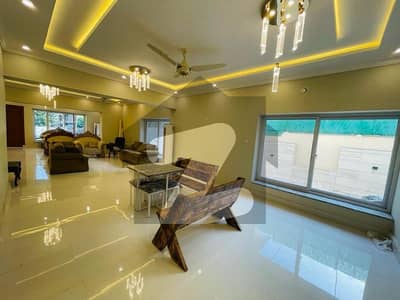 ای ۔ 7 اسلام آباد میں 4 کمروں کا 2 کنال مکان 9.7 لاکھ میں کرایہ پر دستیاب ہے۔