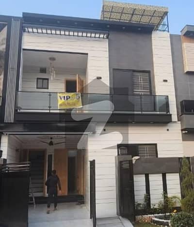 پارک ویو سٹی لاہور میں 4 کمروں کا 5 مرلہ مکان 1.64 کروڑ میں برائے فروخت۔