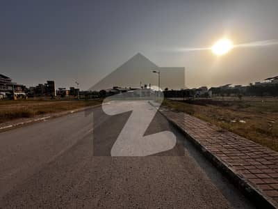 ڈی ایچ اے فیز 4 - سیکٹر اے ڈی ایچ اے ڈیفینس فیز 4,ڈی ایچ اے ڈیفینس,اسلام آباد میں 1 کنال رہائشی پلاٹ 3.05 کروڑ میں برائے فروخت۔